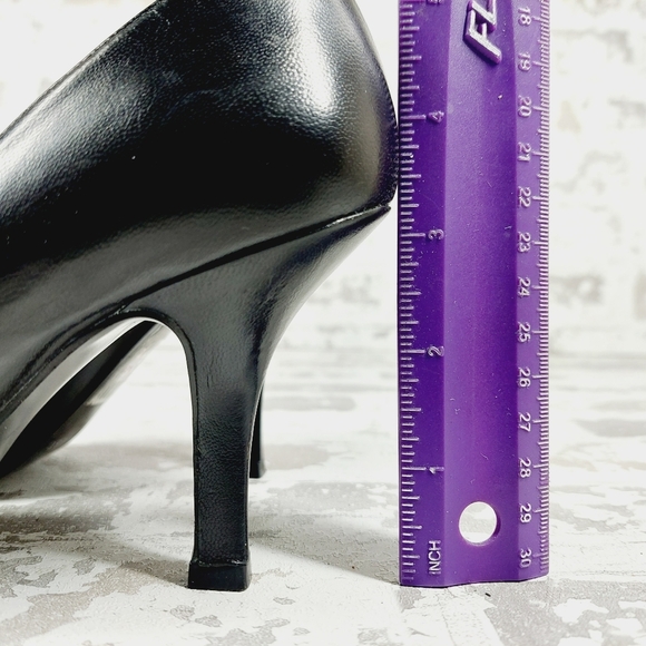 Nine West Burg Leather Black Almond Toe Heeled Pumps V18 - Picture 12 of 14